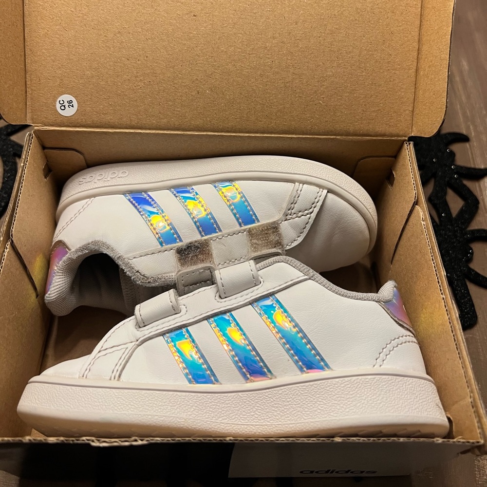 Girls Adidas Size 6